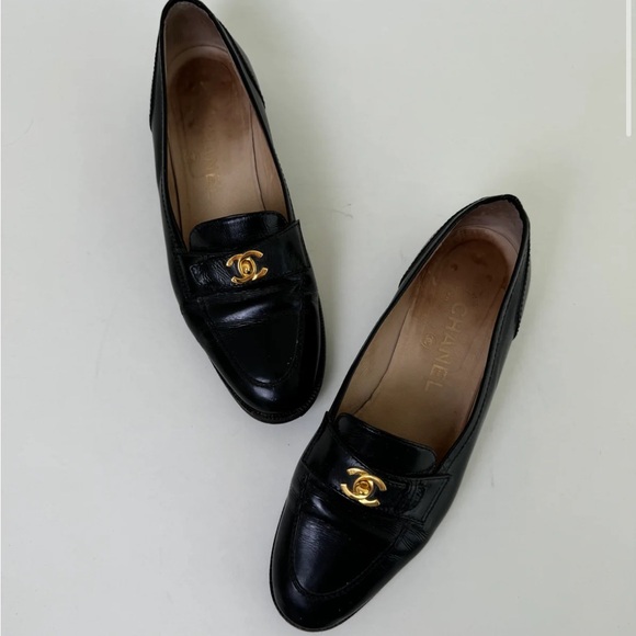 Vintage Chanel CC gold Turlock logo black patent leather loafers size 37 - Picture 2 of 6
